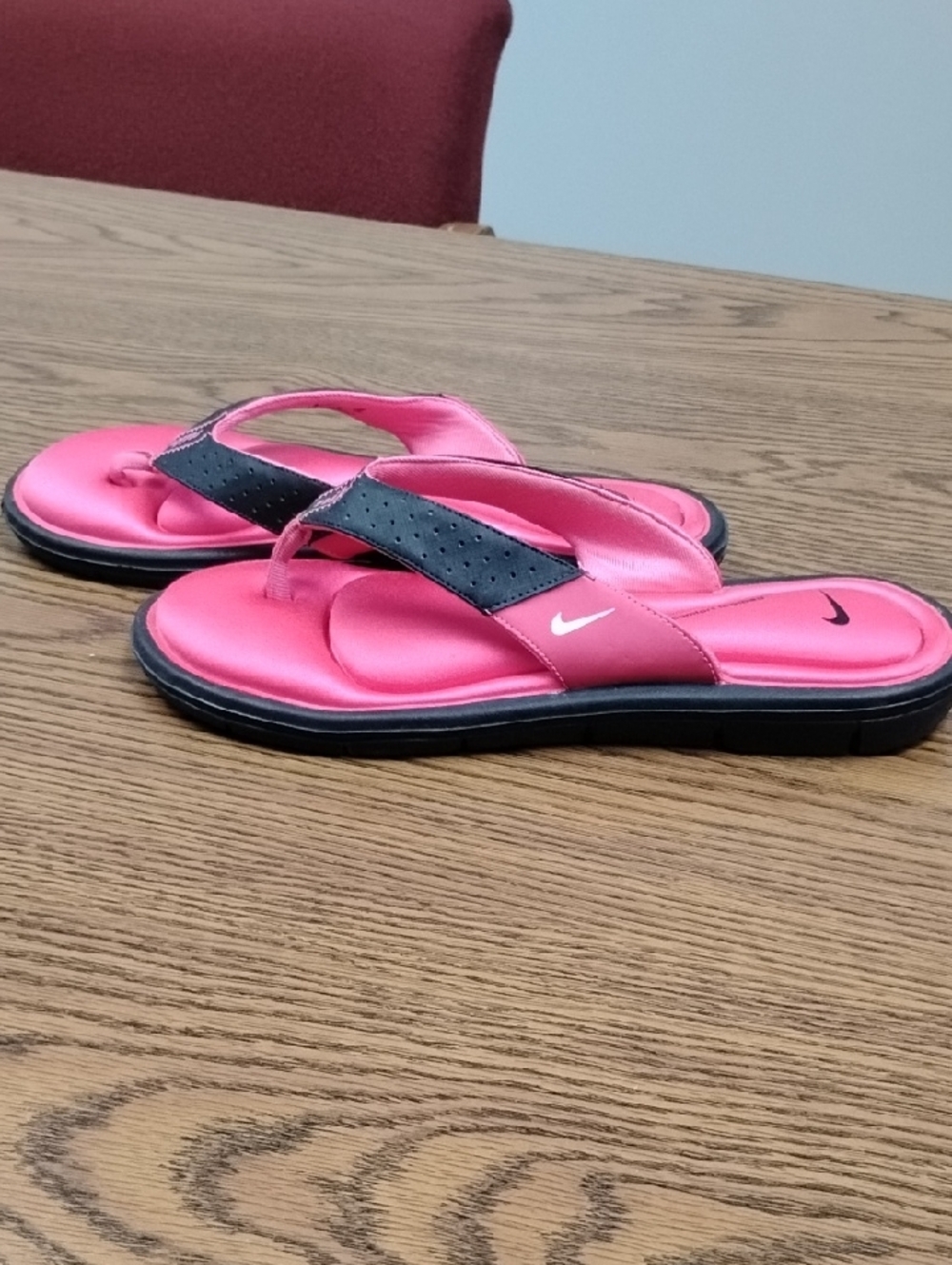 Nike Hot Pink and Black Women's Comfort Footbed Flip Flops, Size 12 - Picture 6 of 9